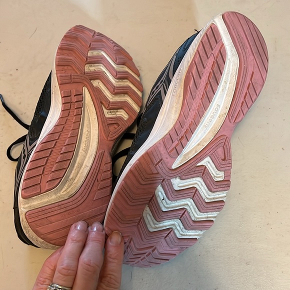 Saucony Running Shoes - Picture 6 of 6